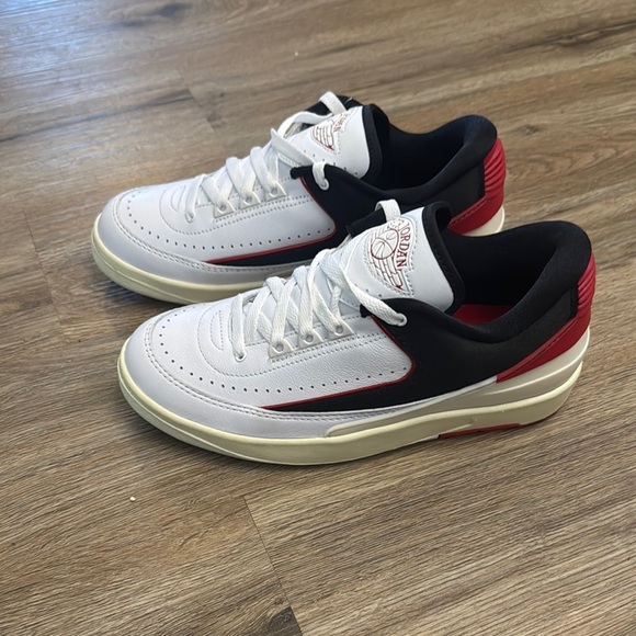 Jordan White and Black Retro Sneakers - Picture 5 of 8